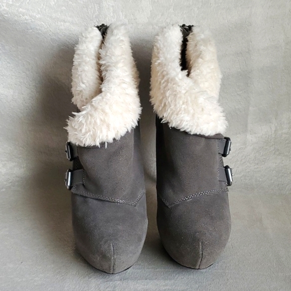 H for Halston Grey Suede Leather Faux Fur Heeled Ankle Boots SIZE: 8.5 - Picture 5 of 11